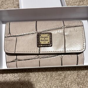 Dooney & Bourke Denison wallet in Taupe